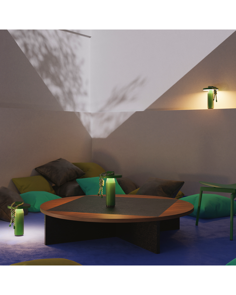 Lampe Nomade Quasar Vert Olive - Petite Friture | SCENEO L'art de la lumière
